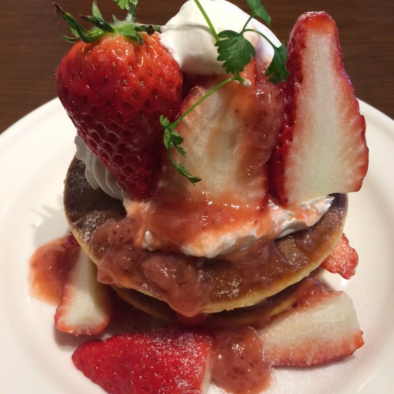 博多あまおうEXと神戸太山寺のいちごのパンケーキ(33＋コーヒー )