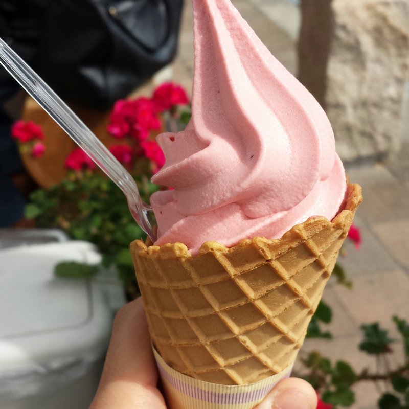 はちやソフトクリーム（とちおとめ）(バウムクーヘン工房 はちや （HACHIYA）)