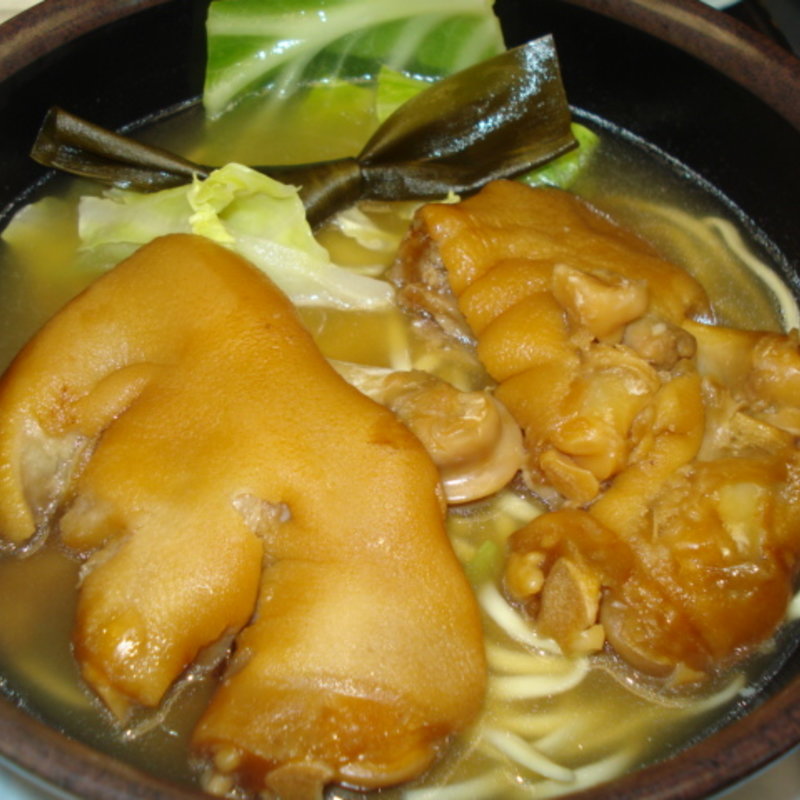 てびちそば(空港食堂 （クウコウショクドウ）)