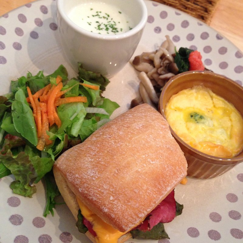 パニーニ&ワンプレートデッシュ(おうちカフェ “NOAH”)