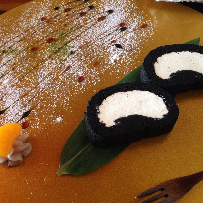 京黒ロール くろまる(イクスカフェ 嵐山本店 （eX cafe）)