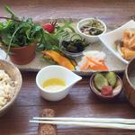野菜と玄米の日替わり健康定食