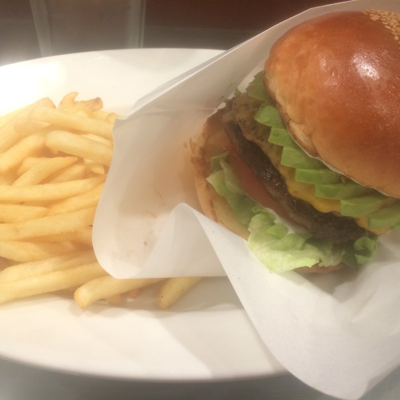 ダブルチーズバーガー　アボガドトッピング(GOLDEN BROWN)