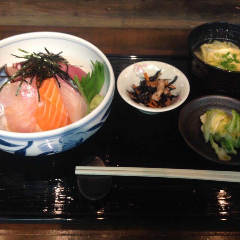 海鮮丼(やぐら鮮魚店　kitchenサクラ)