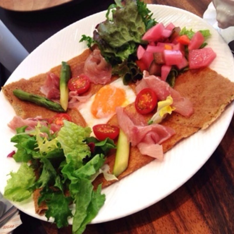 生ハムとグリーンアスパラガスのガレット(リビエラカフェ グリーンスタイル)