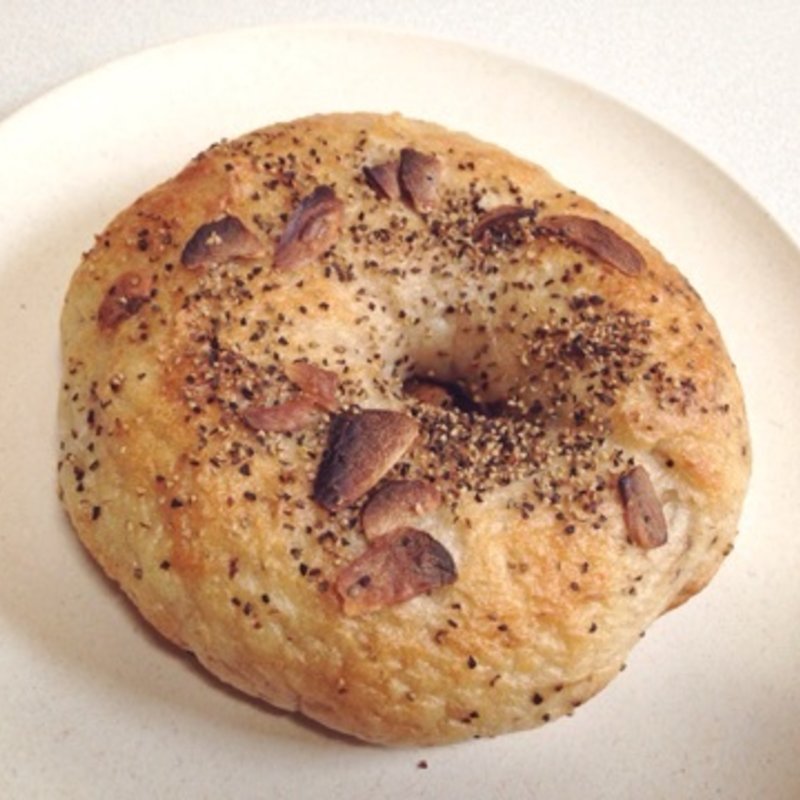 アンチョビガーリック&ブラックペッパー(香麦荘 (こむぎそう))