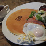 ミールパンケーキ　アボカドとスパムとクリームチーズ(PAUS)