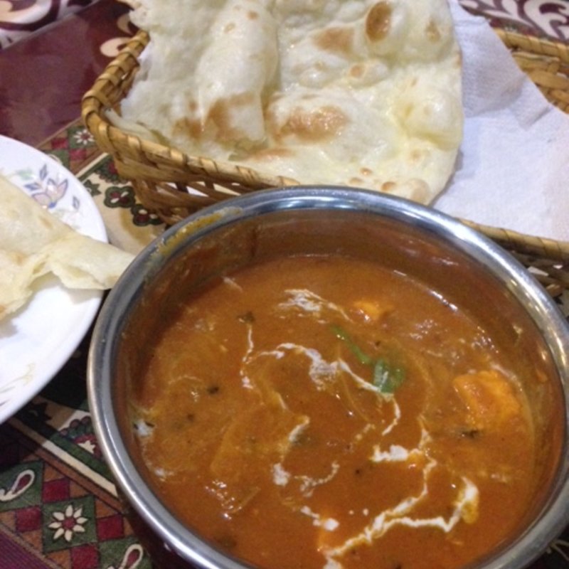 チキンカレーとナンのセット(MEHAK)