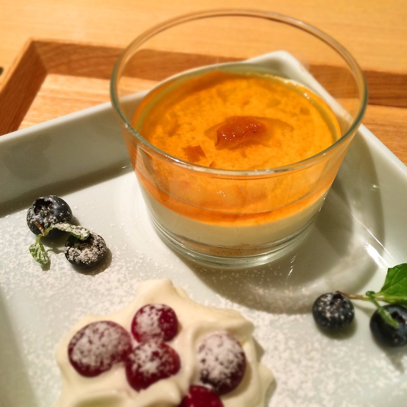 梅のレアチーズケーキ　　　(木と水と土と)