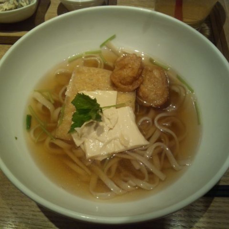 湯葉と生麩とお揚げのパスタ(めん、色いろ。いつでも、おやつ。 武蔵小杉)