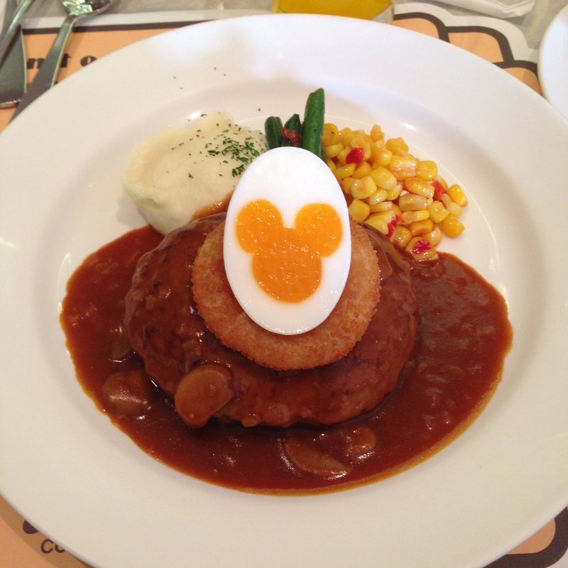 ハンバーグステーキ、デミグラスソース(S.S.コロンビア・ダイニングルーム)