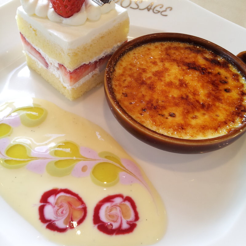 2つのケーキとお飲物のセット(サロン・ド・テ ロザージュ)