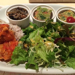 野菜たっぷり本日デリプレート(ナチュラル ダイエット レストラン NODO)