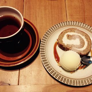 ほうじ茶ロールケーキ セットの紅茶 ココノハ 東京スカイツリータウン ソラマチ店 の口コミ一覧 おいしい一皿が集まるグルメコミュニティサービス Sarah