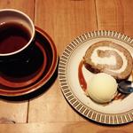 ほうじ茶ロールケーキ、セットの紅茶(ココノハ 東京スカイツリータウン・ソラマチ店)
