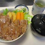 ステーキ牛丼(二光堂 寶来亭 （宝来亭 ほうらてい）)