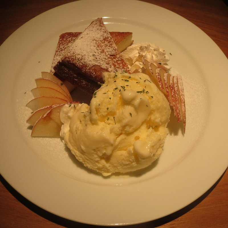 自家製ベイクドチーズケーキ(ROSE)