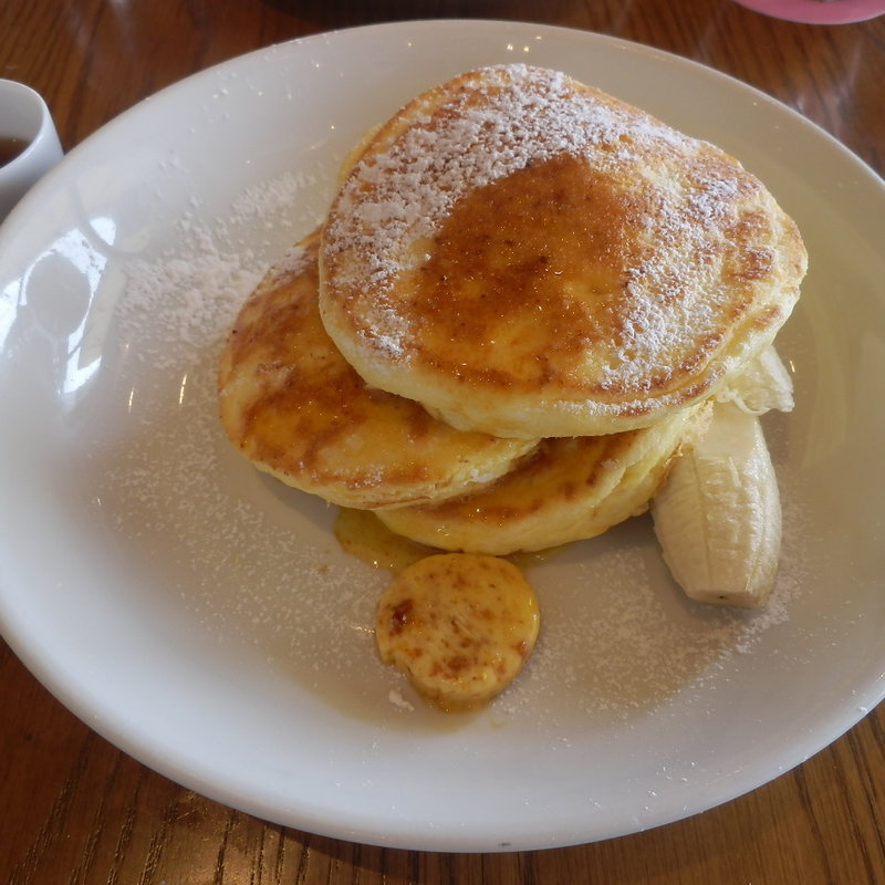 リコッタパンケーキ w/ フレッシュバナナ､ハニーコームバター(bills 七里ヶ浜)