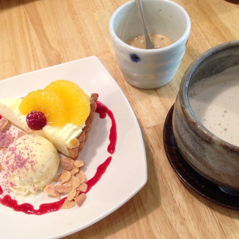 スイーツセット 甘夏とレアチーズのタルトとほうじ茶ラテ(神楽坂茶寮グランベリーモール店)