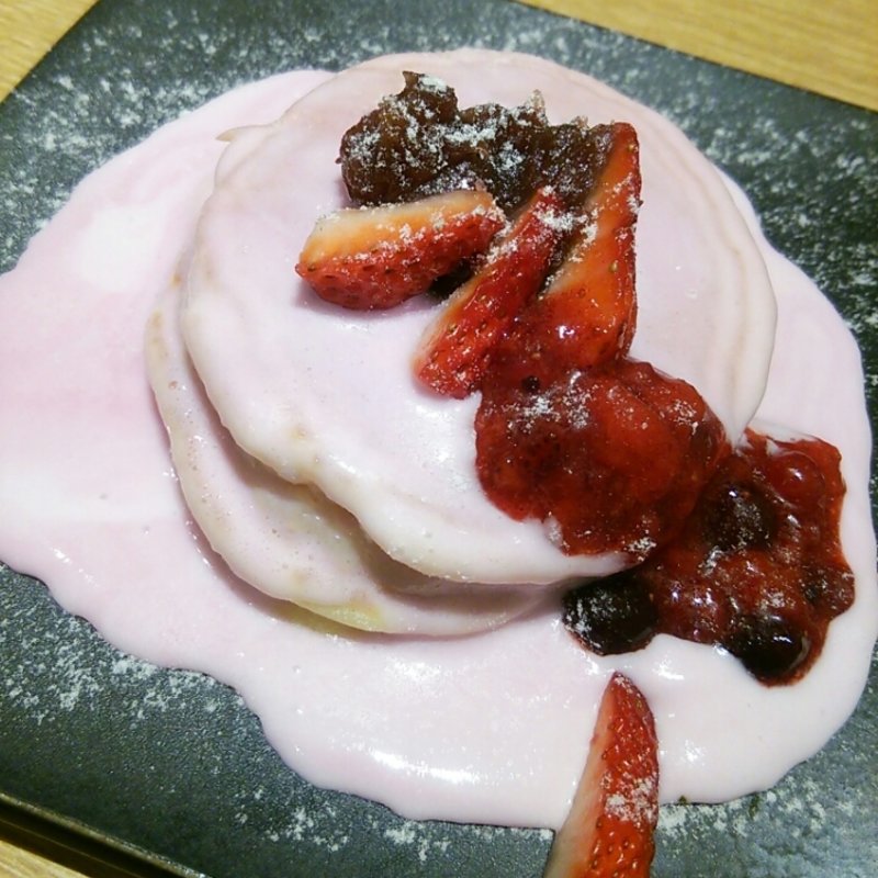 いろいろベリーとあずきのクリームぱんけーき(こなな ルミネ立川店)