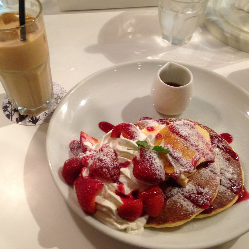 苺とクレームブリュレのパンケーキ(パンケーキ専門店butter)