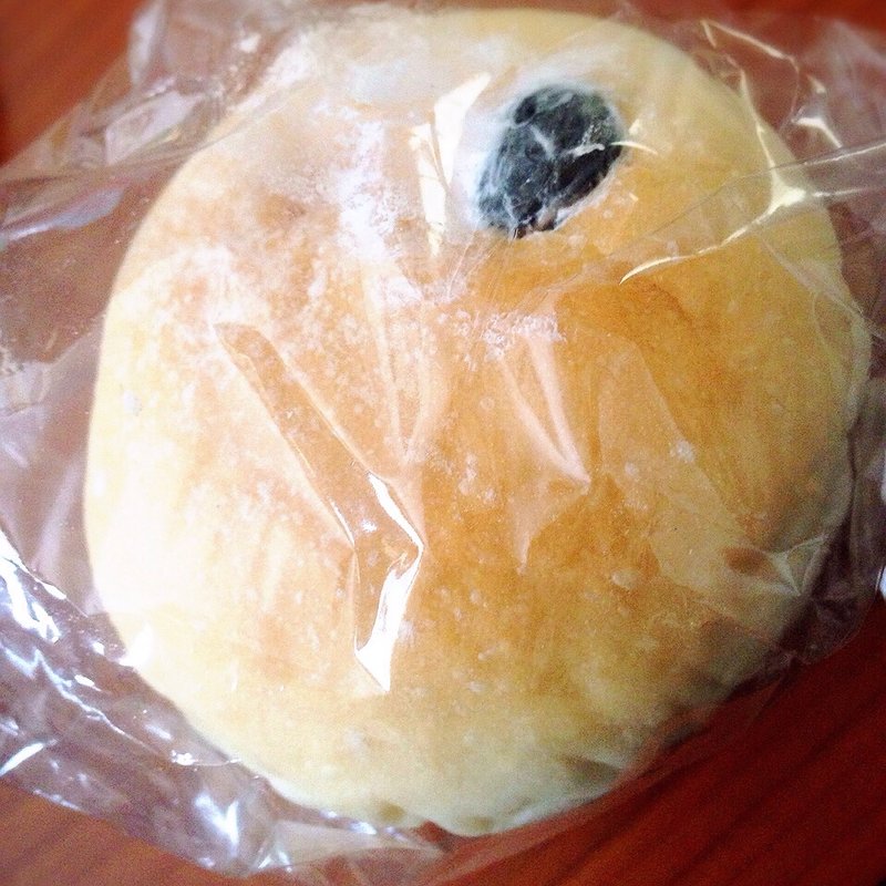 白黒豆パン(Rhubarb ルバーブ)