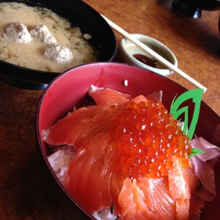 サーモンいくら丼(回転寿司･魚料理 島武)
