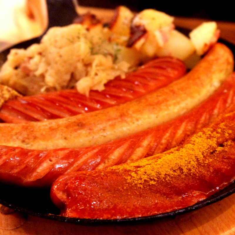 4種のグリルドイツソーセージ盛り合せ(ツムビアホフ 新宿)