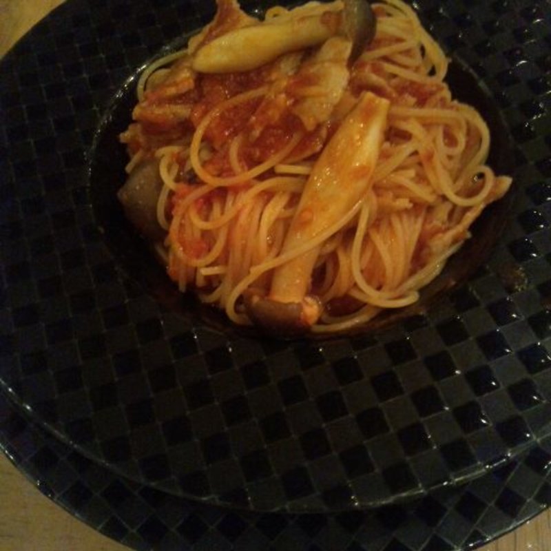 豚肉としめじのアラビアータ(エコファームカフェ632原宿)