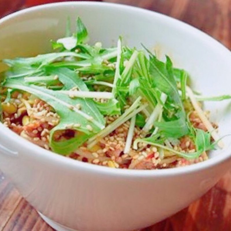 豚ひき肉と豆もやしのピリ辛丼(カフェ・ロッタ （Cafe Lotta）)