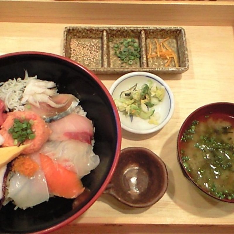 宇和海 海鮮丼(海賊どんぶり 川越クレアモール店)