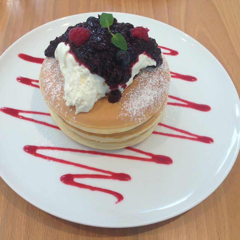 3種のベリーの自家製コンフィチュールとオリジナルブレンドのチーズクリーム（パンケーキ3枚付き）(Pancake Ristorante (パンケーキリストランテ))