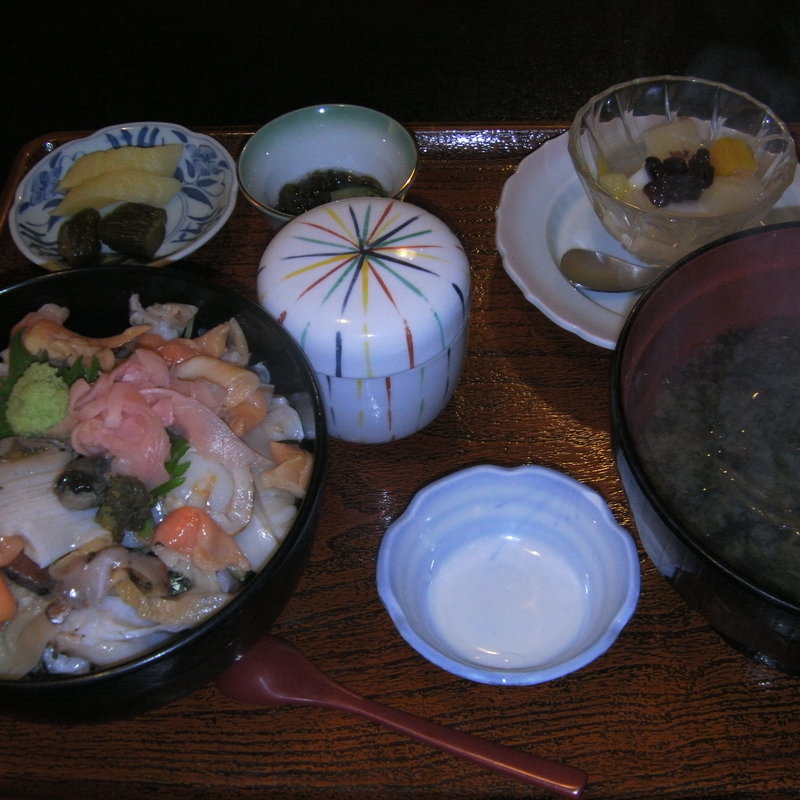貝づくし丼(お食事処二ツ島)