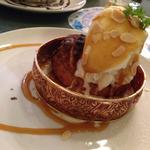 アップルパイ アイスクリームのせ(キャラメルソース)(ザリガニカフェ)
