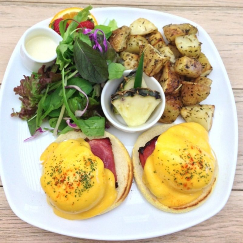 カイラスペシャル エッグベネディクト(Cafe Kaila 表参道店 （カフェ・カイラ）)