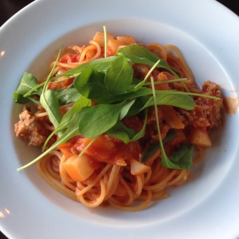 パスタセット(自家製サルシッチャとジャガイモのアマトリチャーナスパゲッティ)(カフェ ミケランジェロ)
