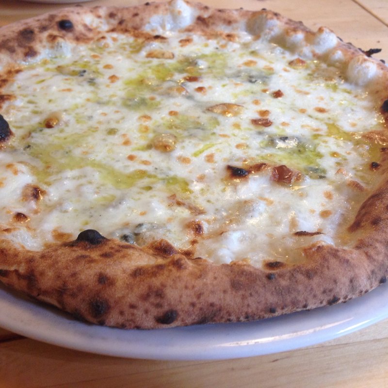 クアトロフォルマッジ(ピッツェリア・イル・ピッコリーノ)