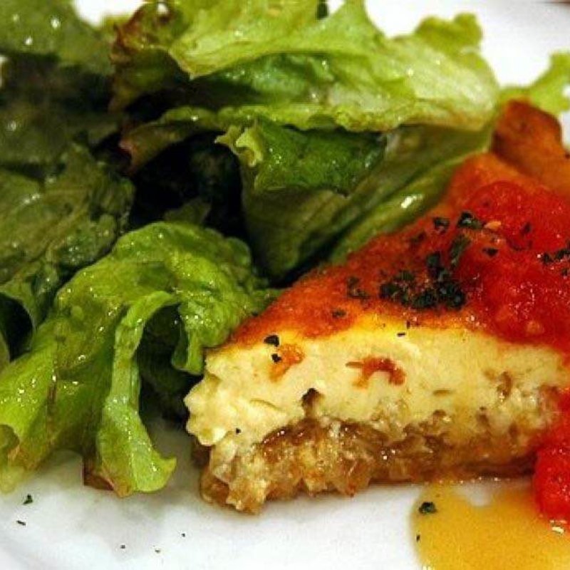 ランチコース前菜・オニオンのキッシュ(ブラッスリーグー 矢来店)