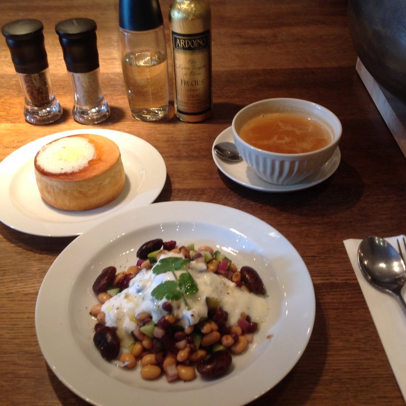 ジンジャーチャイと円パンつき豆豆サラダ(カフェ マメヒコ 公園通り店 )