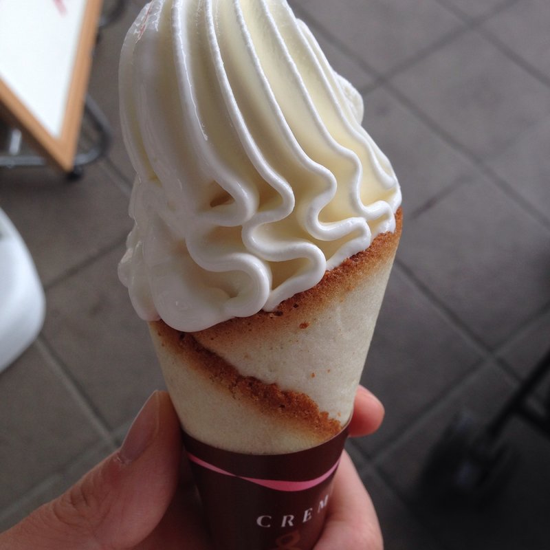 プレミアム生クリームソフト(ピーターズバーガー)