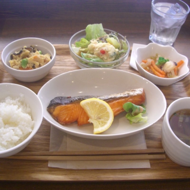 お魚プレート(野菜とさかな Delicacafe)