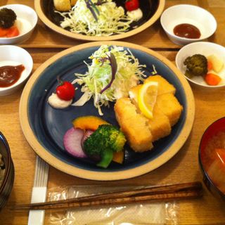 豆腐カツ定食(ブラウンライス)