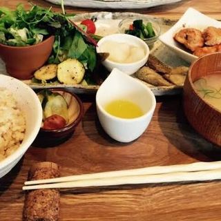 野菜と玄米の日替り健康定食(ベジ畑カフェ小町)