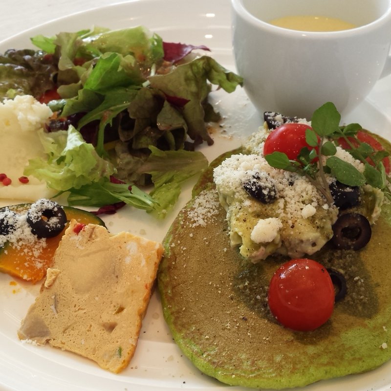 アボカドとツナ、オリーブのグリーンパンケーキプレート(Butter ららぽーと豊洲店)