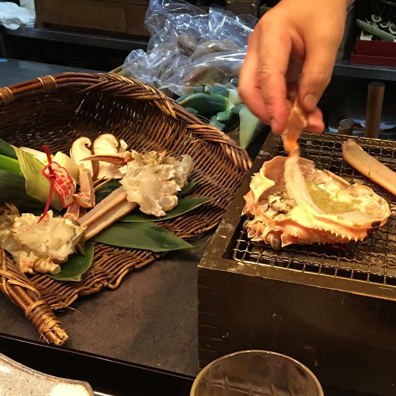 松葉ガニの炭焼き（お任せコース）(下桂茶屋 月波)