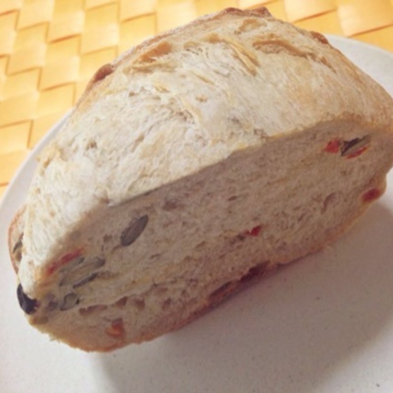 ミックスシード 田舎パン(TUKIMO BAZAAR)