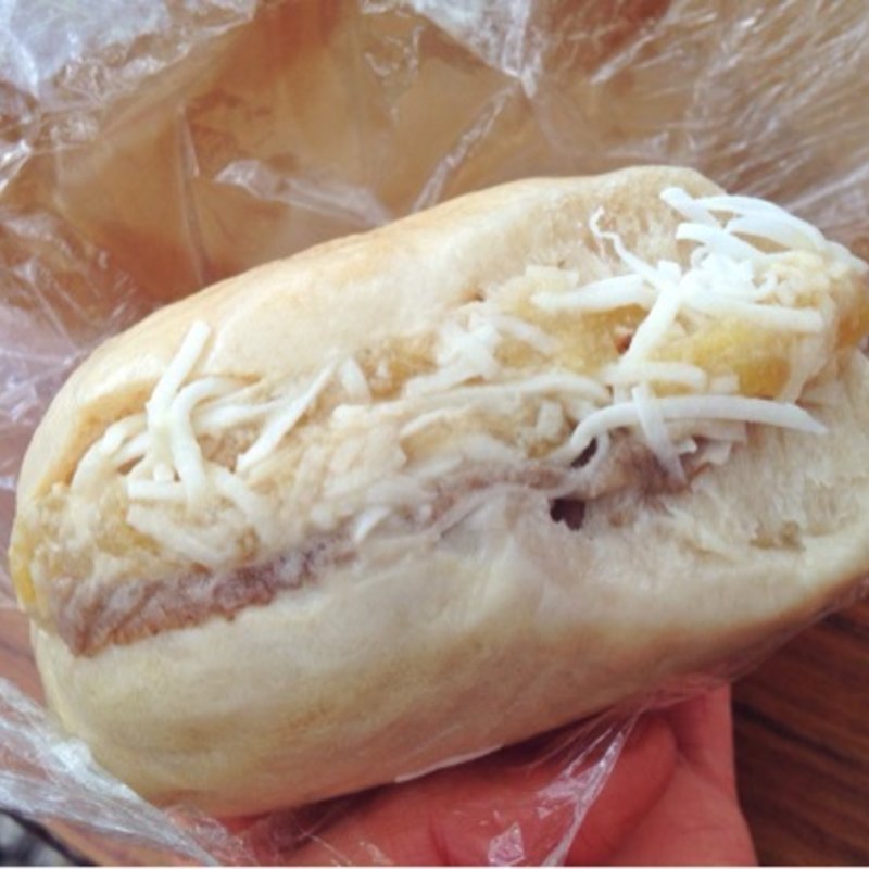 自家製フルーツバターとパイナップルのココナツSAND (TUKIMO BAZAAR)