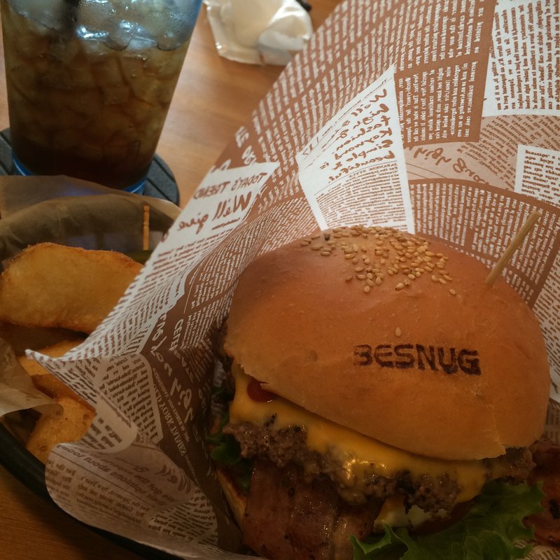 ベーコンエッグチーズ(BESNUG)