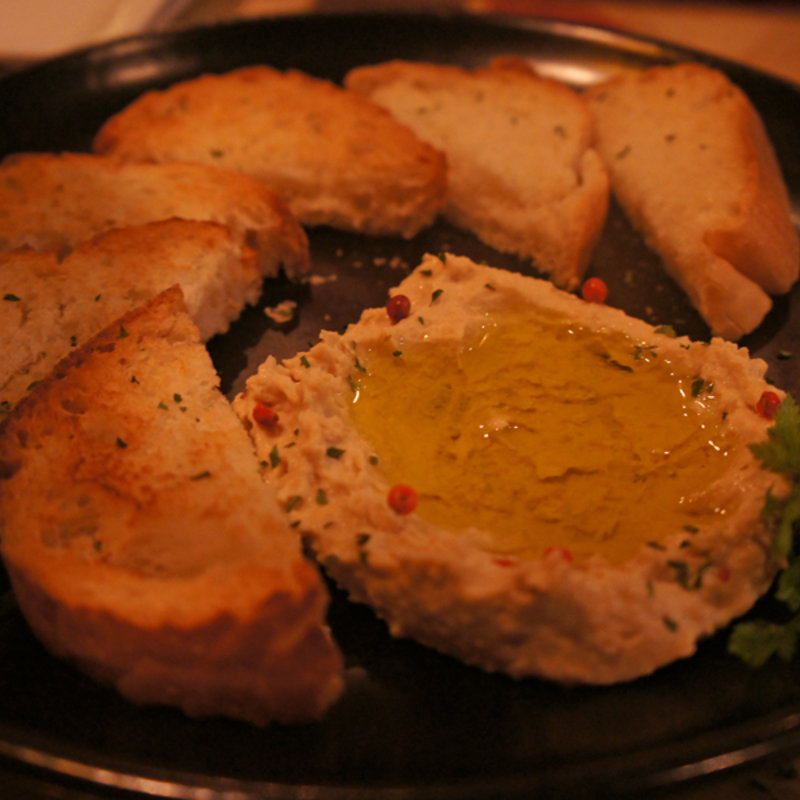 トルコ風ひよこ豆のペースト(ラウンジバー・ クリシュナ)