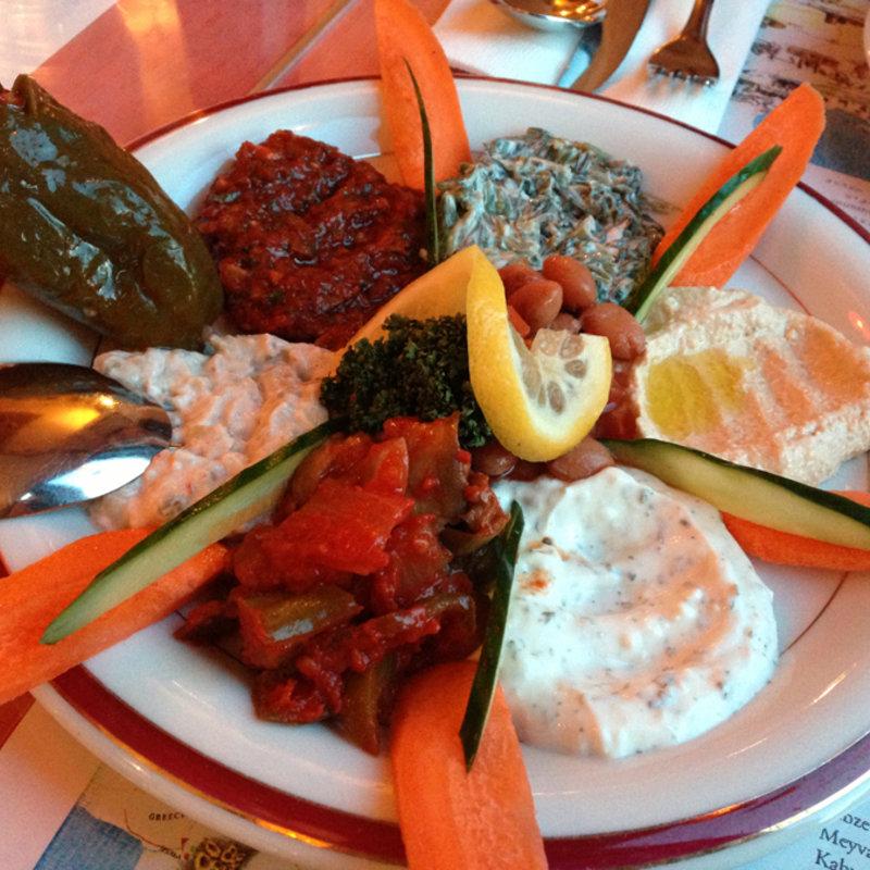 前菜の盛り合わせ(PAMUKKALE パムッカレ)